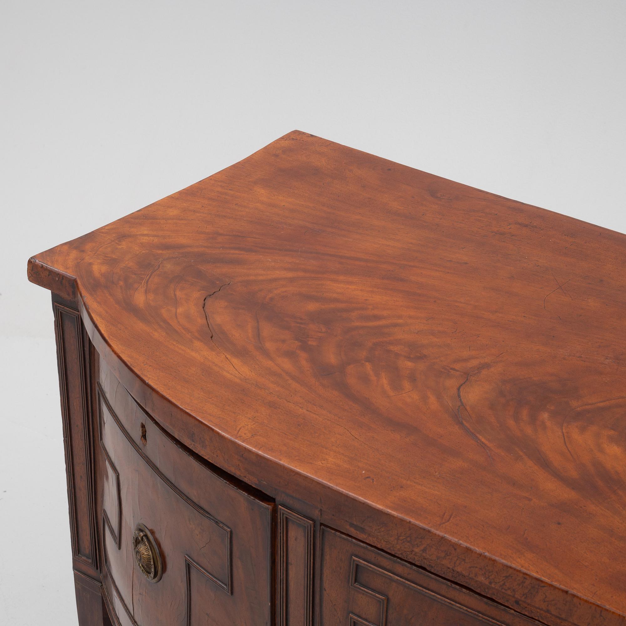 A Georgian sideboard, 18th/19th century.