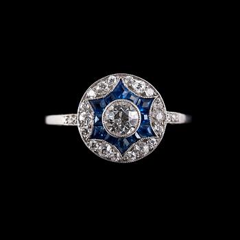 RING, 23 briljantslipade diamanter ca 0.67 ct. 12 fancy slipade safirer.