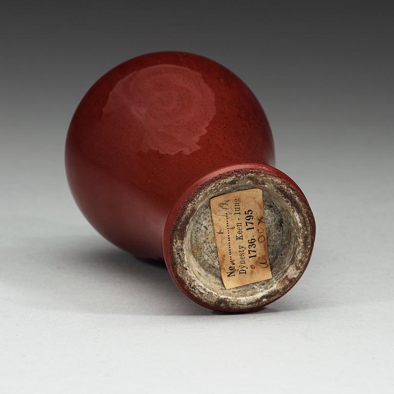 VAS, porslin. Qingdynastin, 1700-tal.