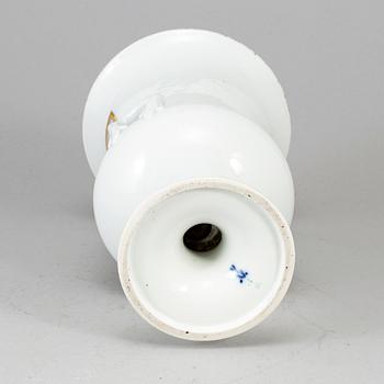 A Meissen porcelain urn from the 20th century.