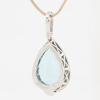 Hängsmycke, Sørsand, 18K vitguld med droppslipad akvamarin och prinsess- och briljantslipade diamanter.