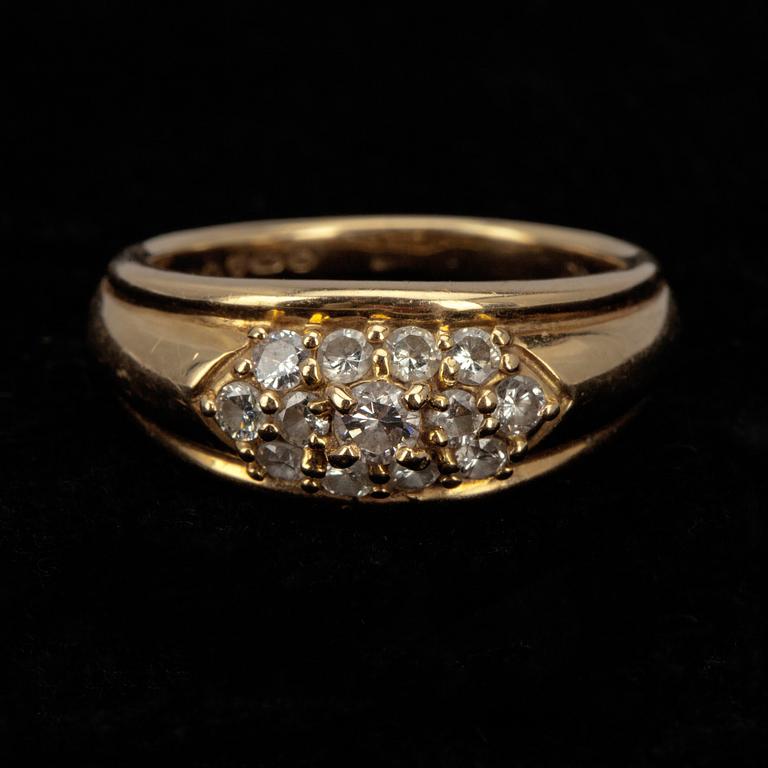RING, guld 18K, diamanter tot. 0,50 ct.