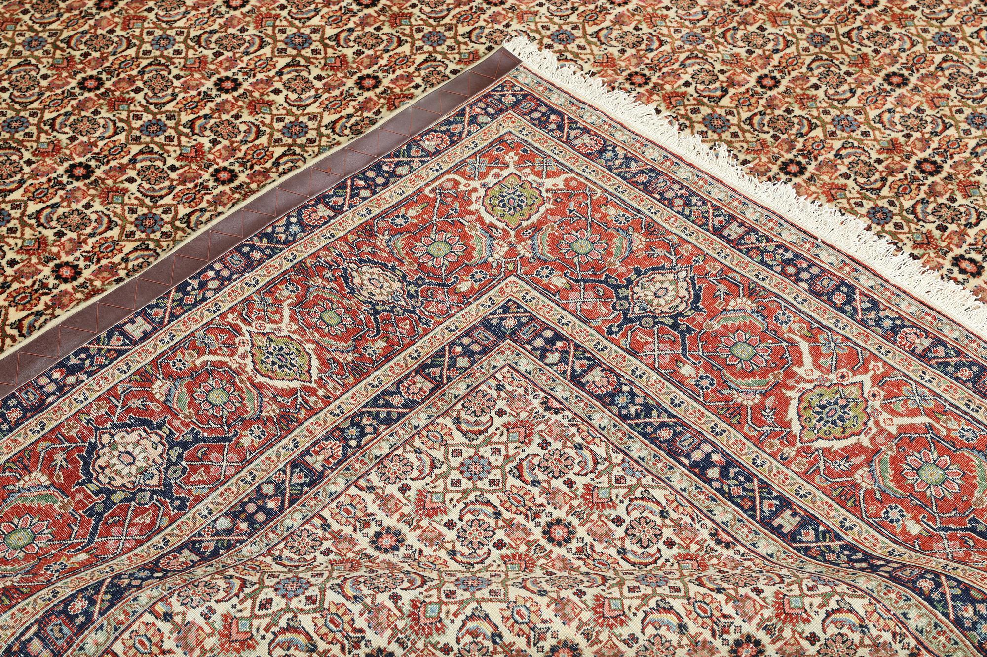 A Sarouk carpet, approx. 337 x 243 cm.