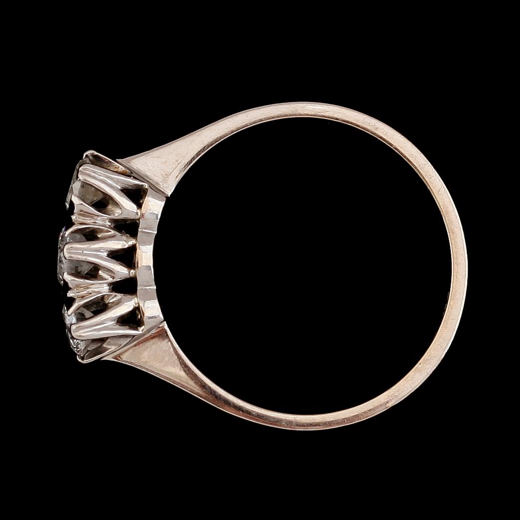 RING, 18 k vitguld och briljantslipade diamanter 0.52 ct enligt gravyr, svenska stämplar 1958. Total vikt ca 2,5 g.