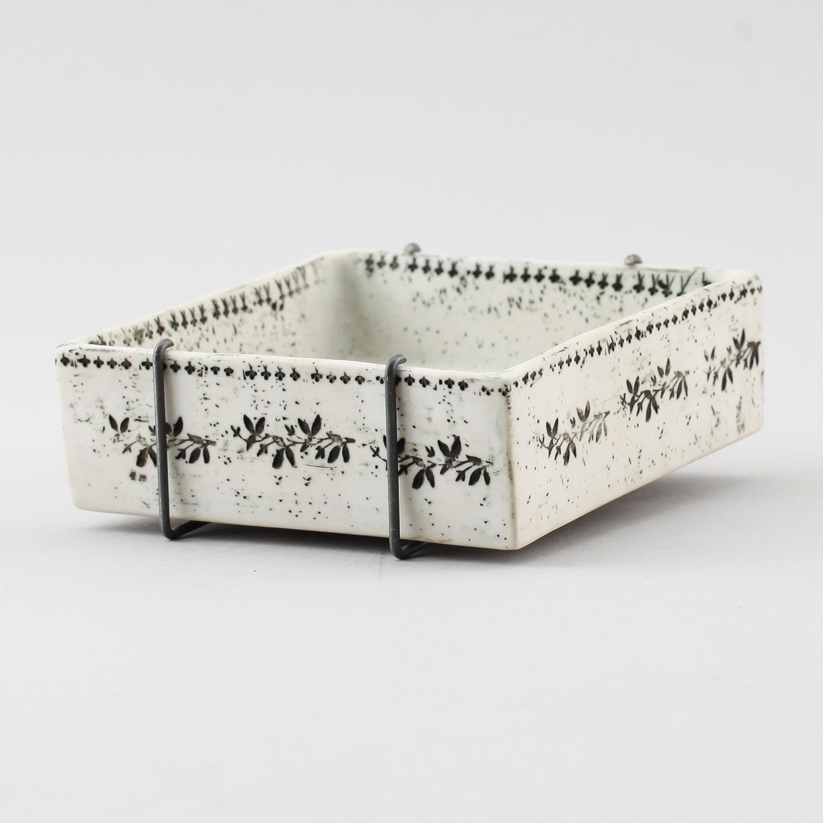 VÄGGRELIEF, keramik, Rut Bryk, Arabia, signerad.