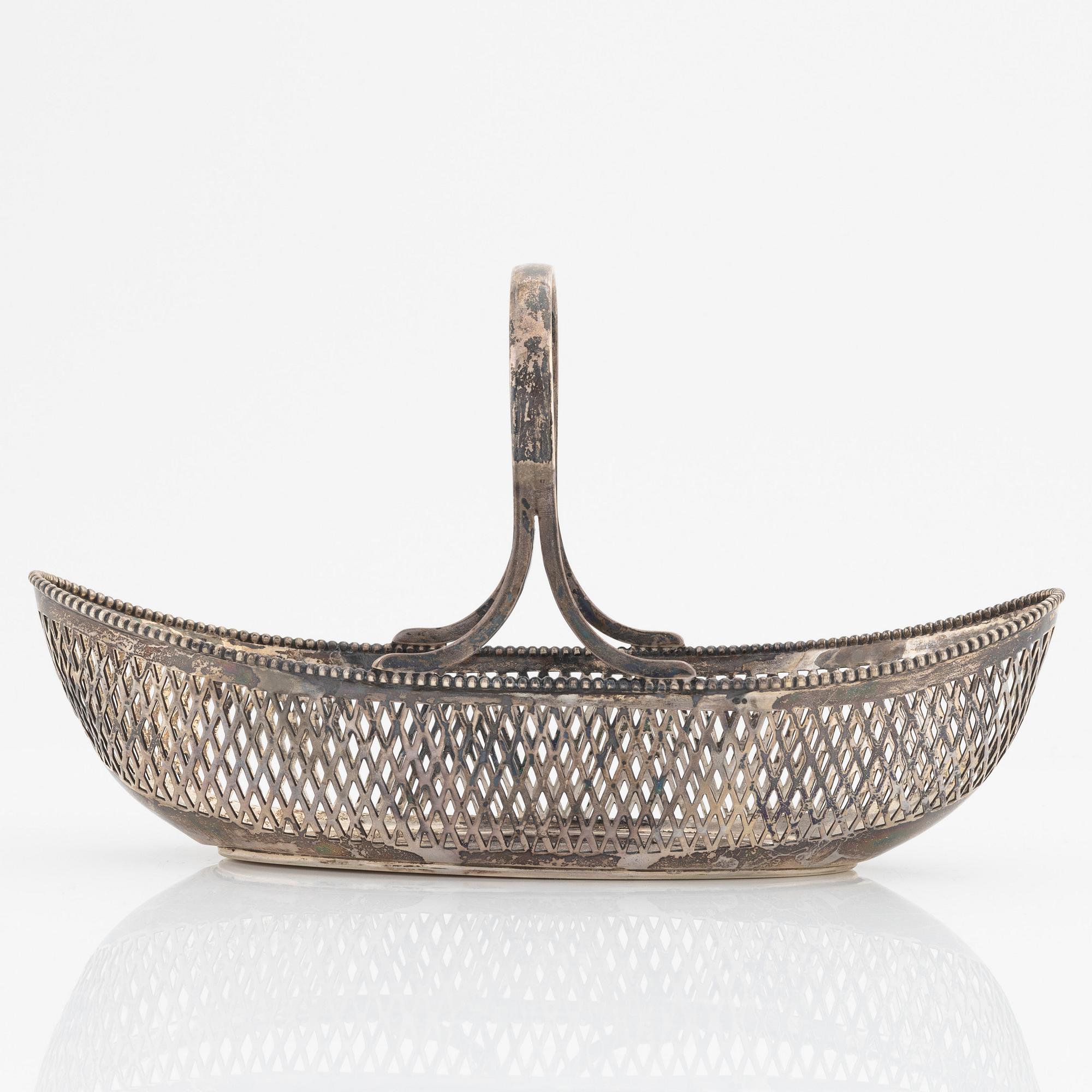 Mappin & Webb Ltd, a silver bread basket, Sheffield, England, 1916.
