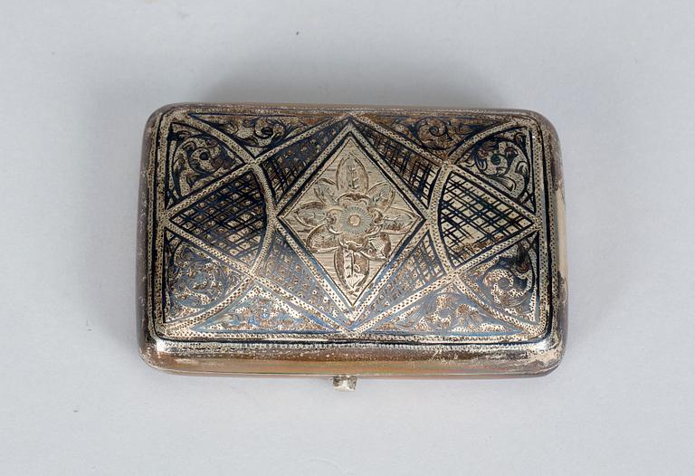 CIGARETTETUI, silver, Moskva, Ryssland,  1895. Vikt ca 100g.