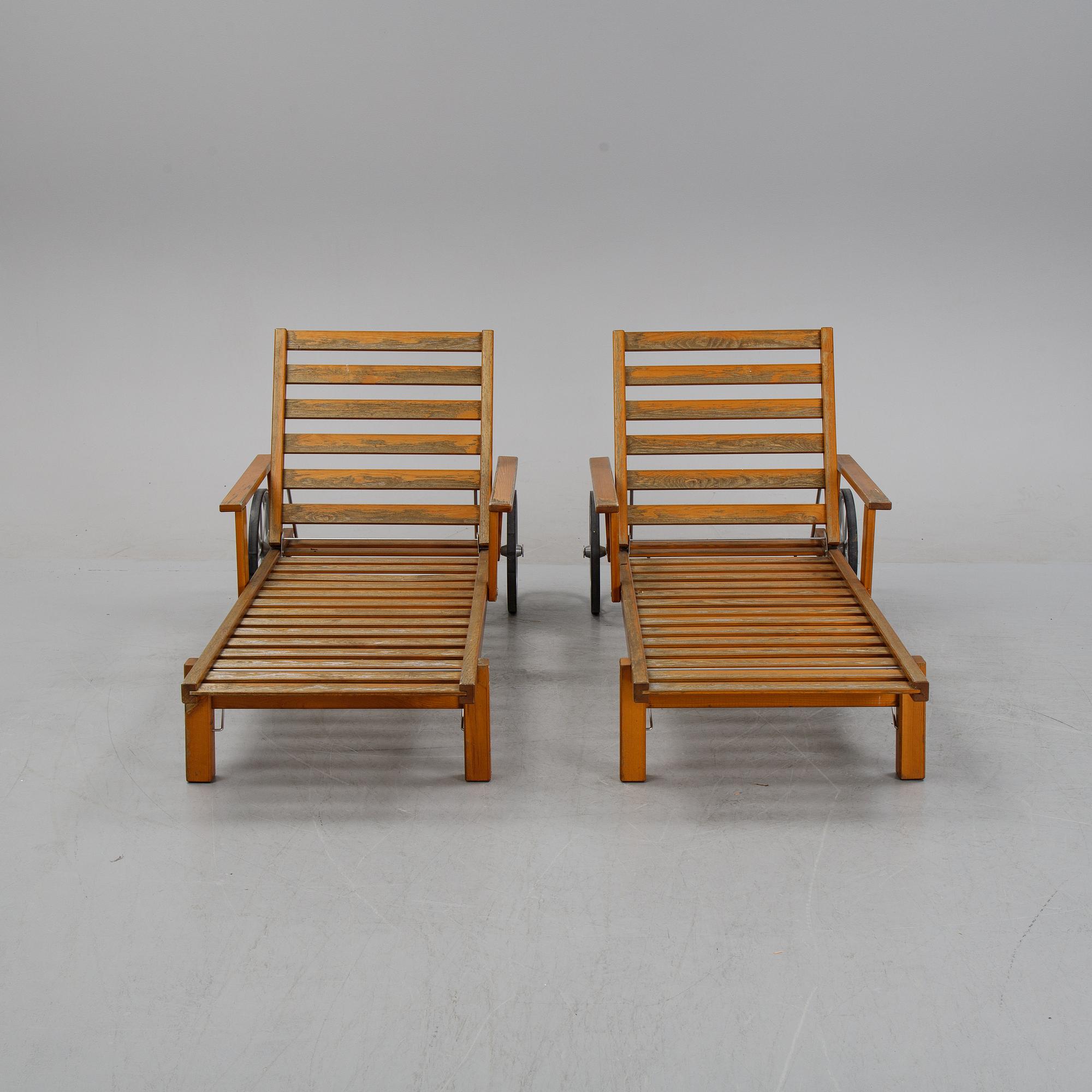 A pair of sunbeds by Elsa Stackelberg, Fri Form, second half of the 20th Century.