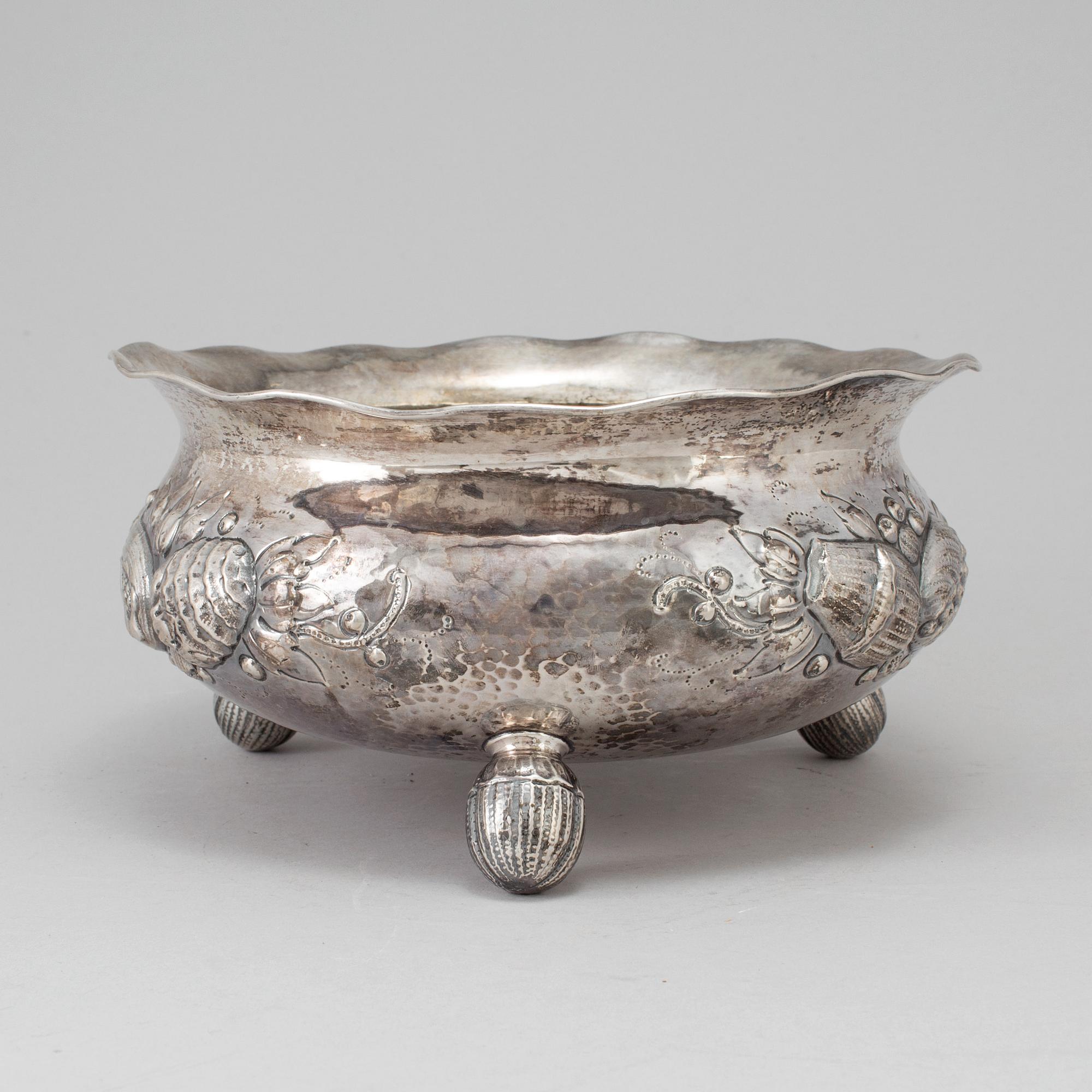 A silver bowl by CG Hallberg, Stockholm 1941. Weight ca 542 grams.