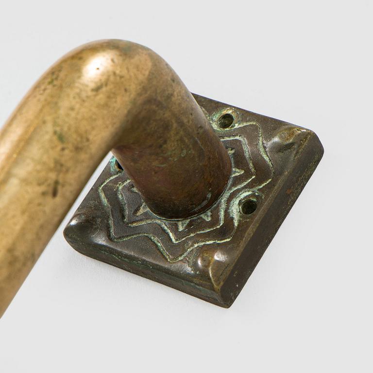 Dörrhandtag, två par, 1862 eller 1918.