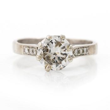 Ring in 18K white gold set with a brilliant-cut diamond.