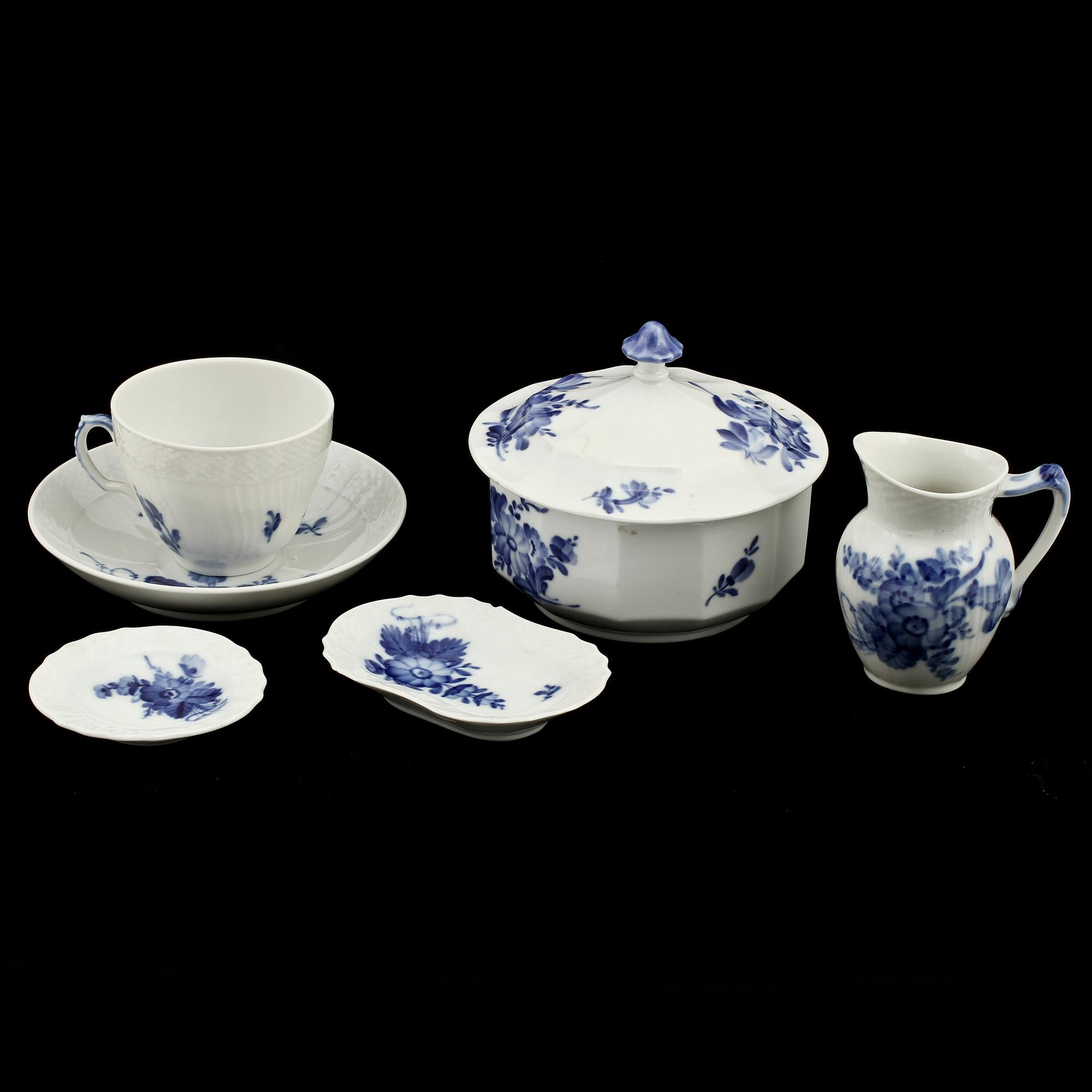 KAFFESERVIS, 24 delar, porslin, "Blå blomst", Royal Copenhagen.