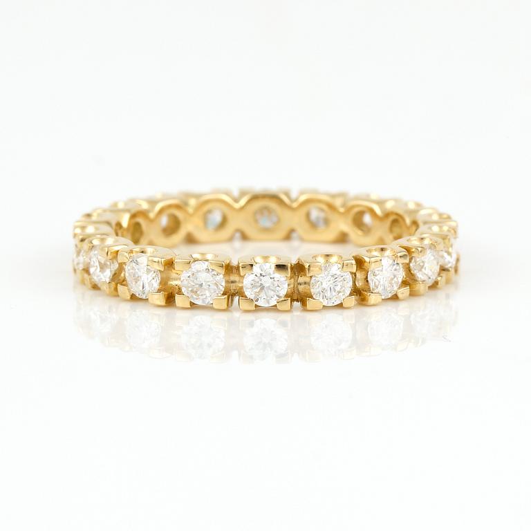 RING, 18K guld med briljantslipade diamanter, tot ca 1,05 ct. Vikt 3,15 gram.