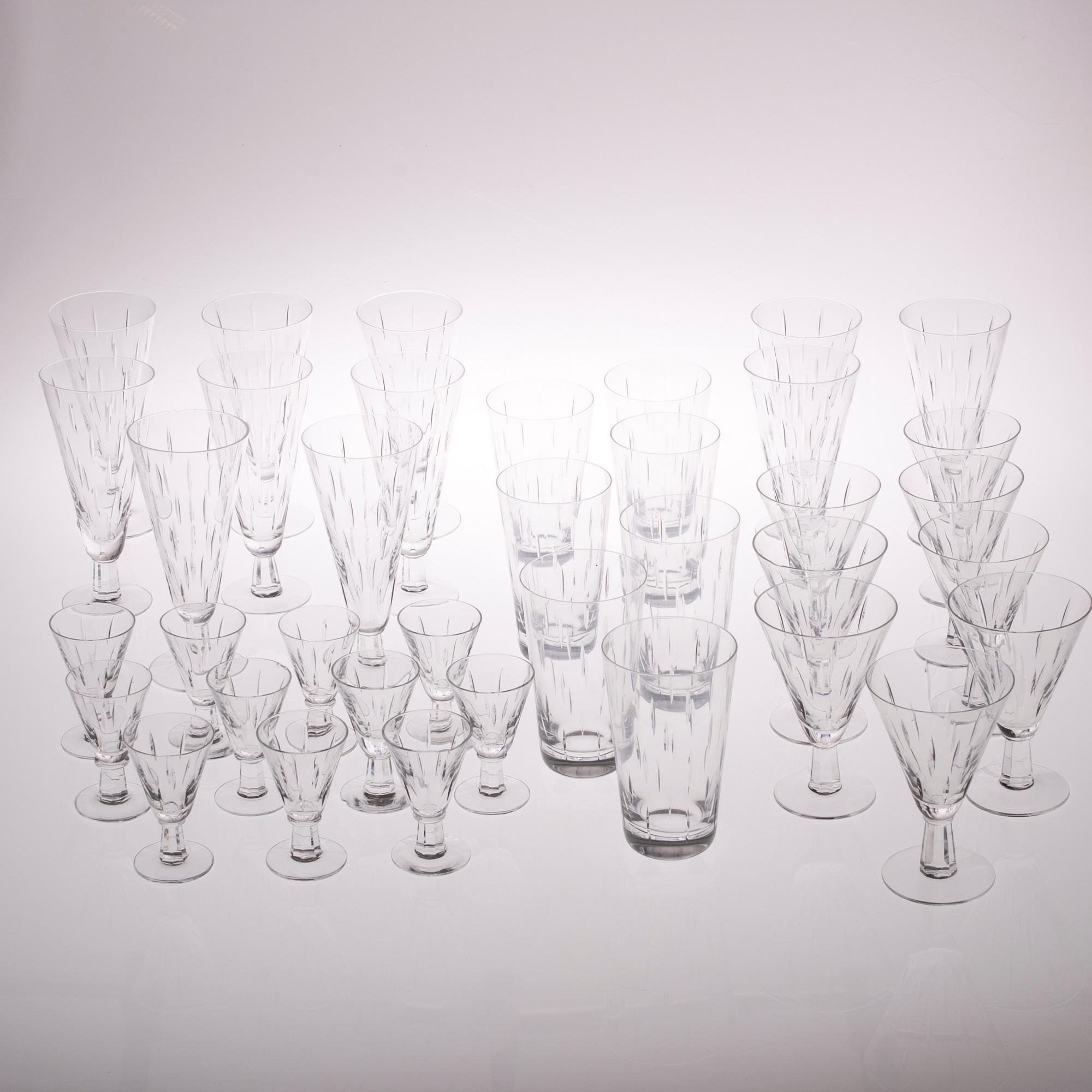 GLASSERVIS, 37 delar, kristall, "Inari", Saara Hopea, Nuutajärvi, design 1953.
