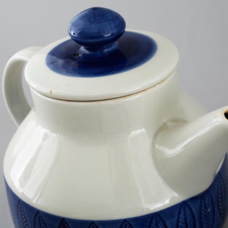 A tea/coffee set of 12 pcs by Hertha Bengtsson for Rörstrand, in production 1956-1988.