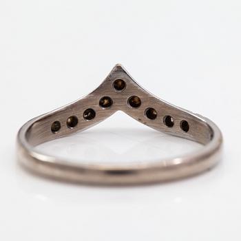 An 18K whitegold ring with diamonds approx 0.045 ct in total.