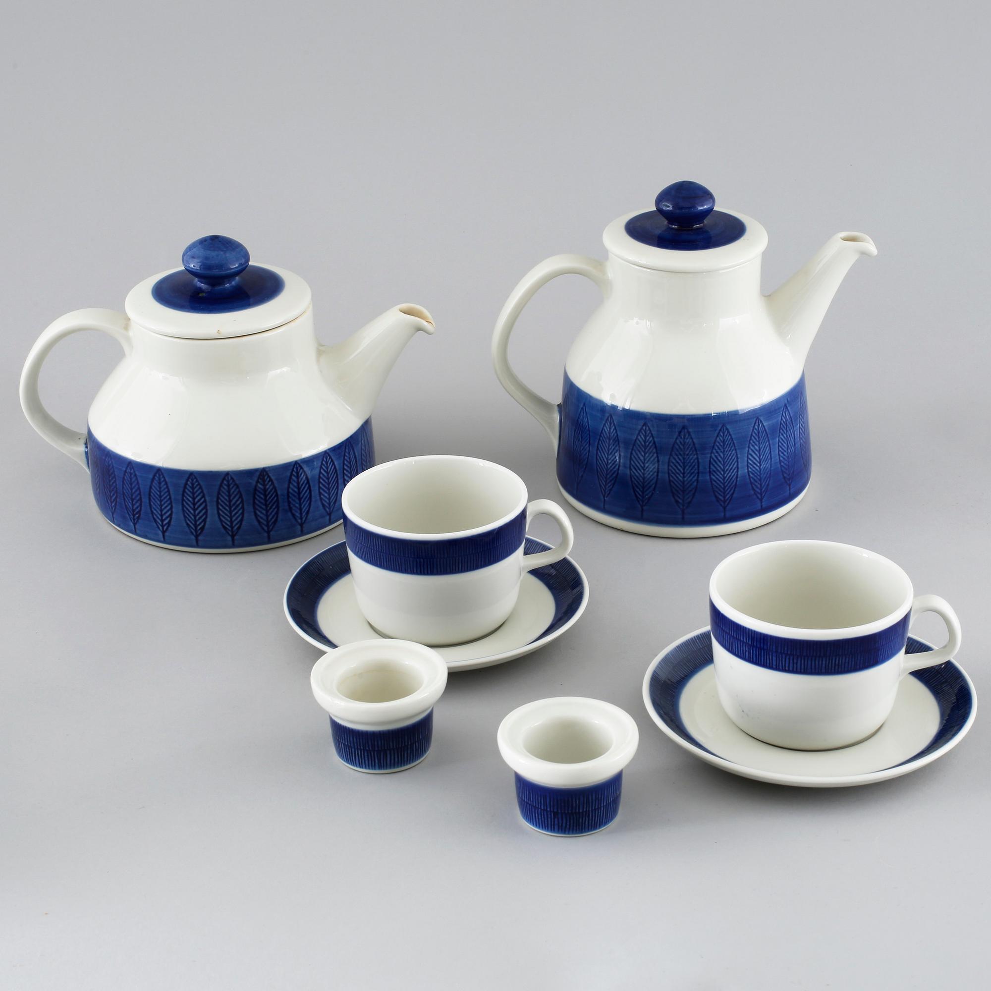 A tea/coffee set of 12 pcs by Hertha Bengtsson for Rörstrand, in production 1956-1988.