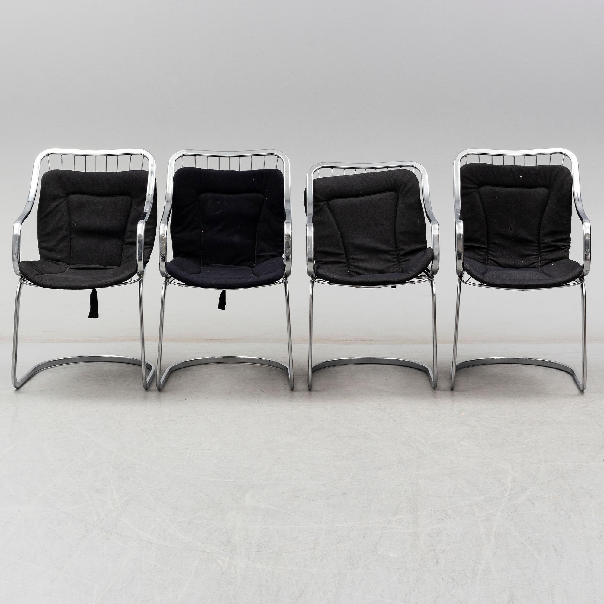 An Italian set of a glass table with four chromed metal chairs, 1970s.