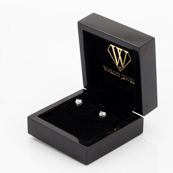 Heart brilliant diamond earrings, GIA-certificate.