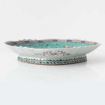 A Chinese porcelain dish, early 20th Century.