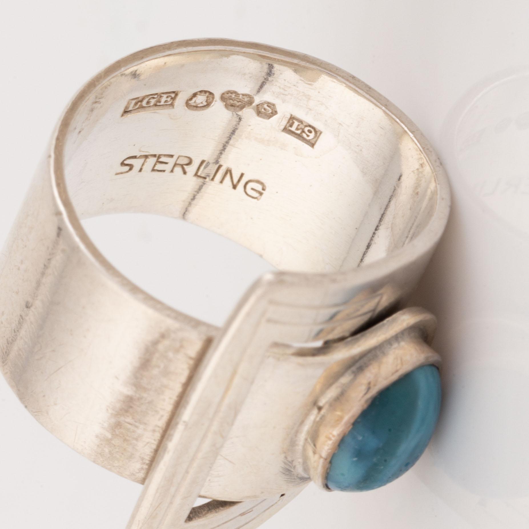 Två ringar silver med blå cabochonslipade stenar, LGE, Guldsmycket Engström & Co.