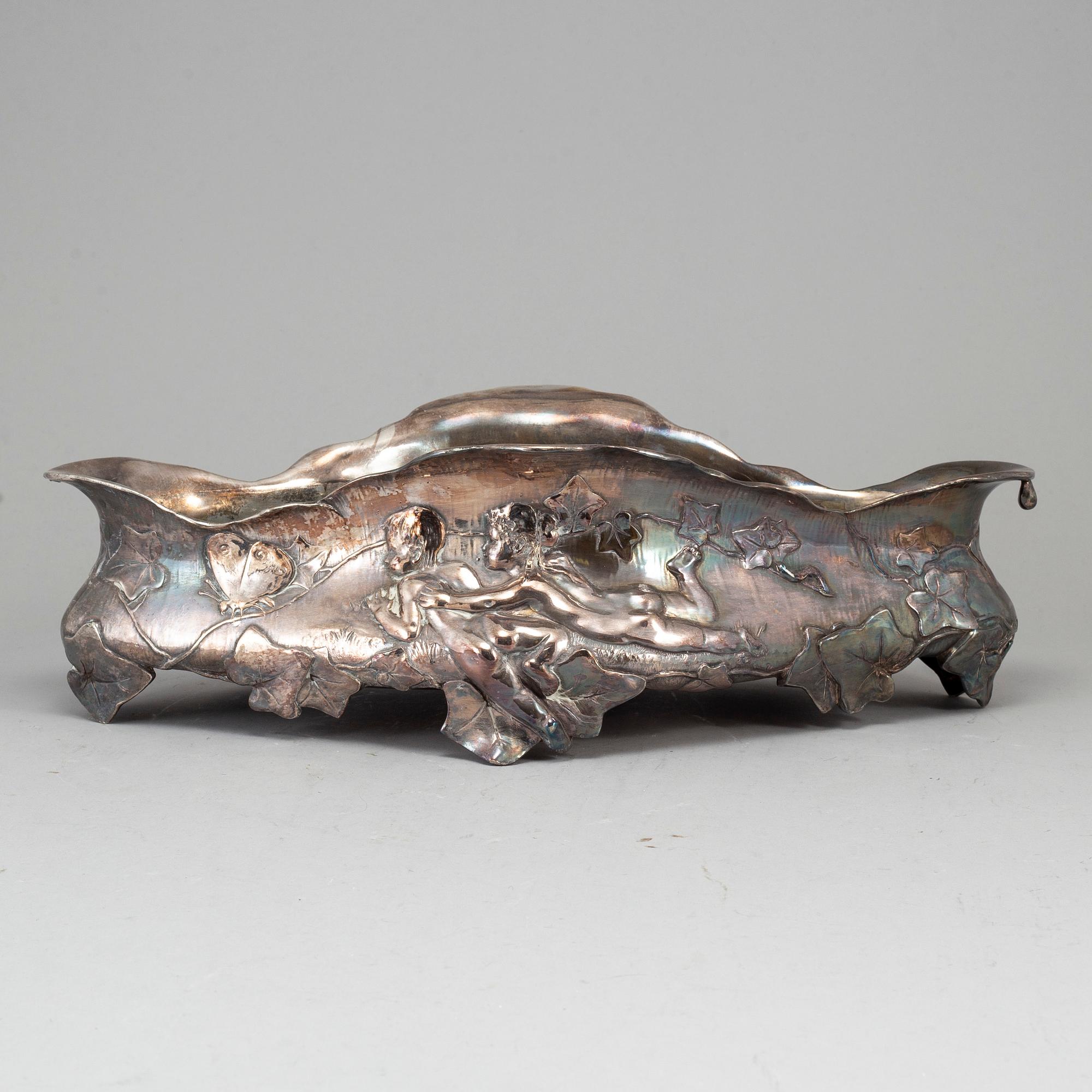 An early 20th century silverplate jardiniere.