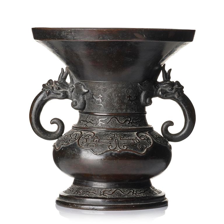 A large archaistic bronze vase, Zhadou, Qing dynasty.