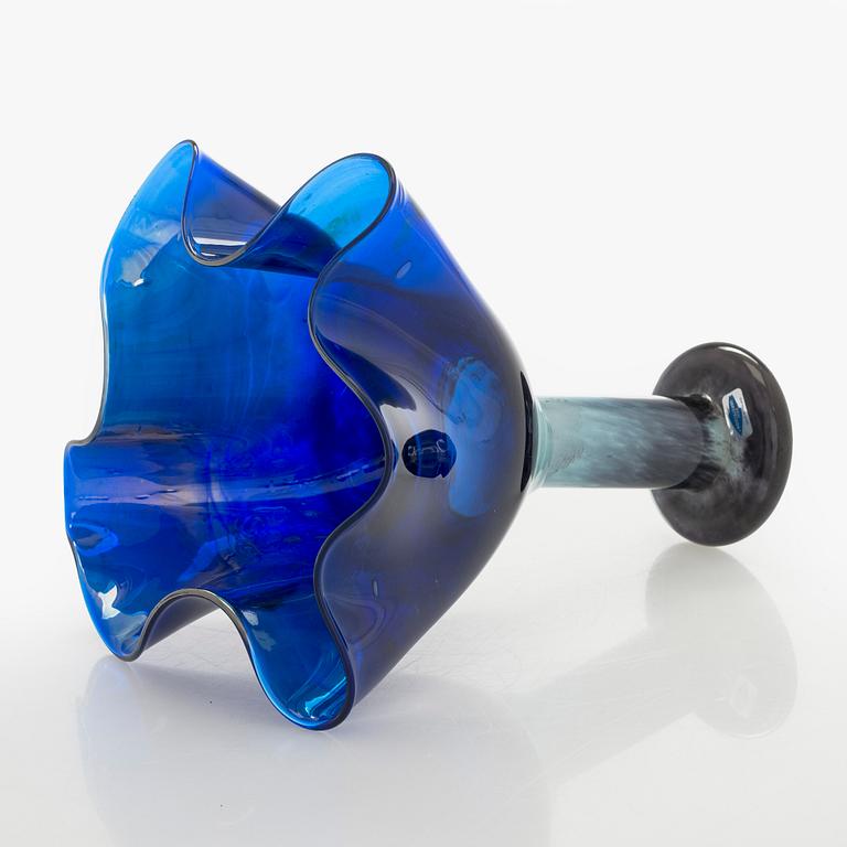 Oiva Toikka, an art glass, signed Oiva Toikka Nuutajärvi Notsjö 1988.