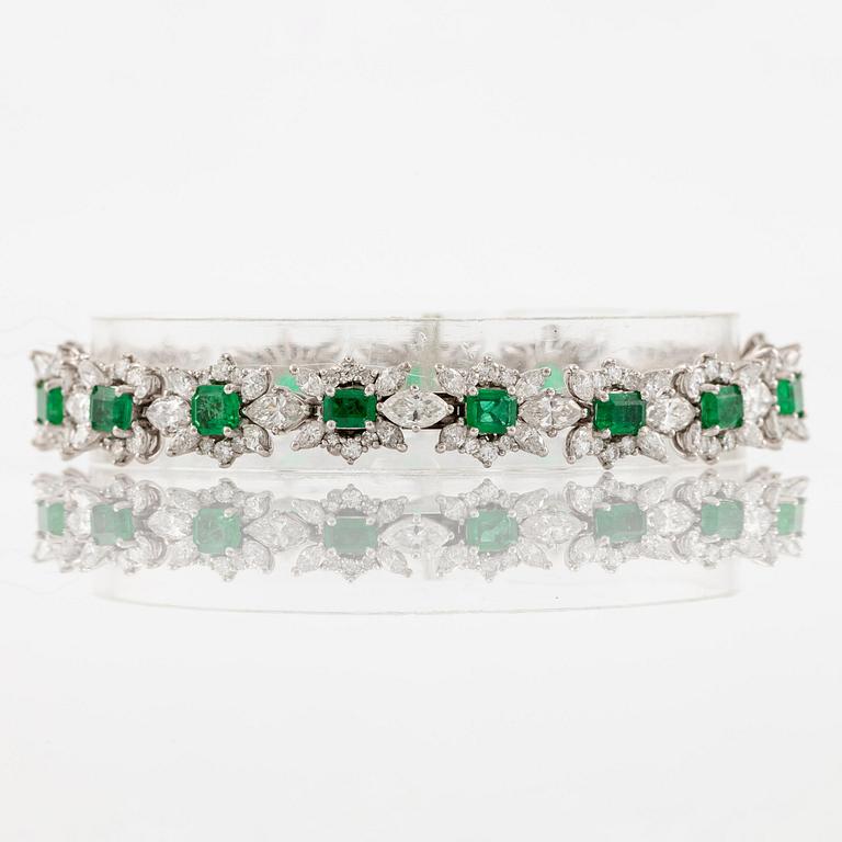A bracelet in 18K white gold with step-cut emeralds and round and navette-shaped brilliant-cut diamonds.