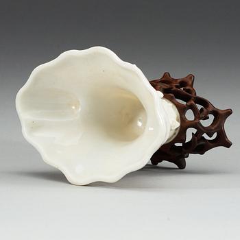 A blanc de chine libation cup, Qing dynasty, Kangxi (1662-1722).