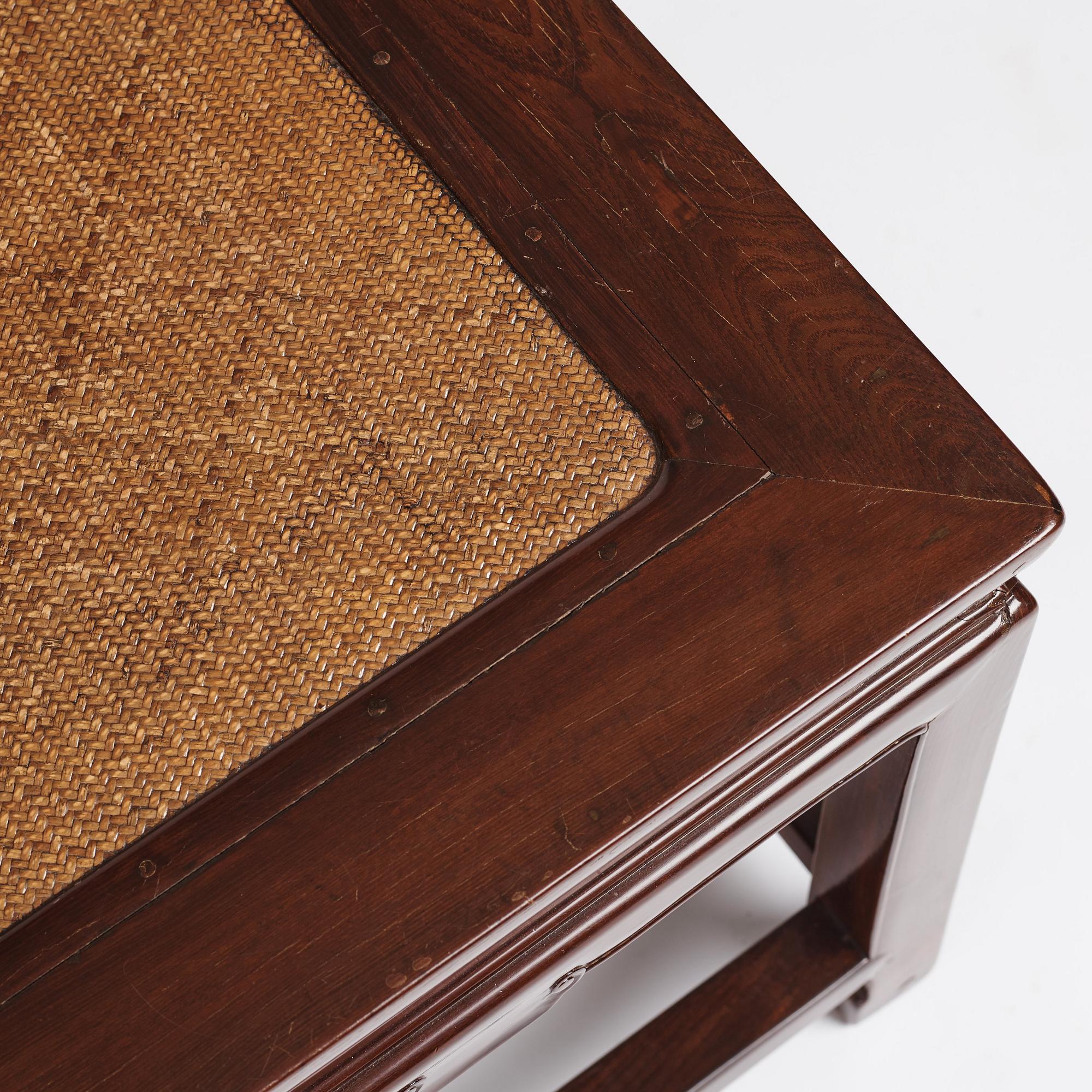 Bord, hardwood. Qingdynastin, 1800-tal.