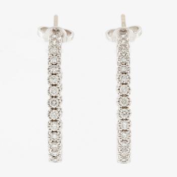 Earrings, 18K white gold set with brilliant-cut diamonds.