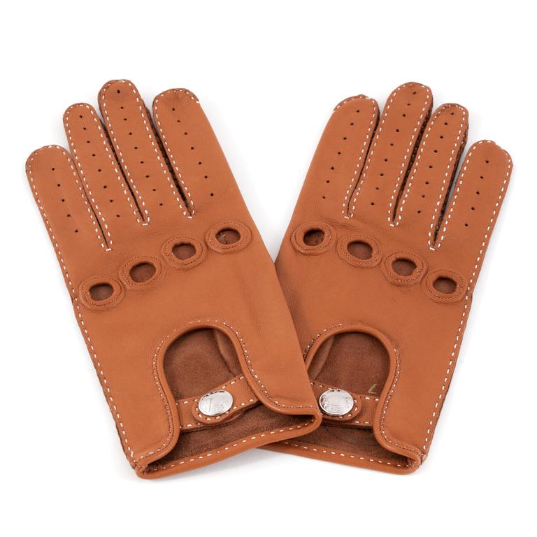 HERMÈS, a pair of brown leather gloves, size 7.