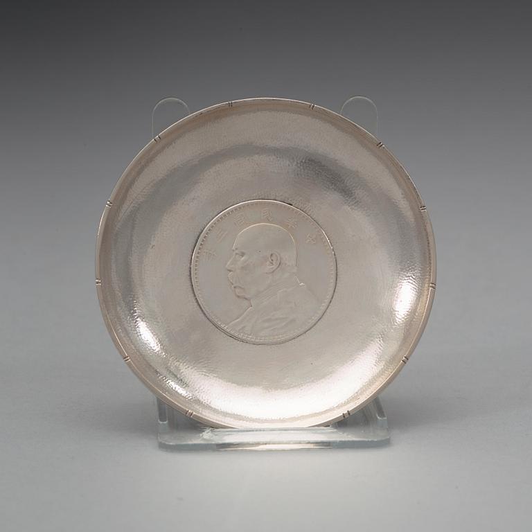 MYNTFAT, fem stycken, silver. Sing Kwong.