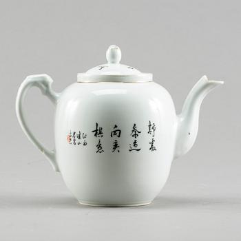 A Chinese tea pot with cover 20th century.