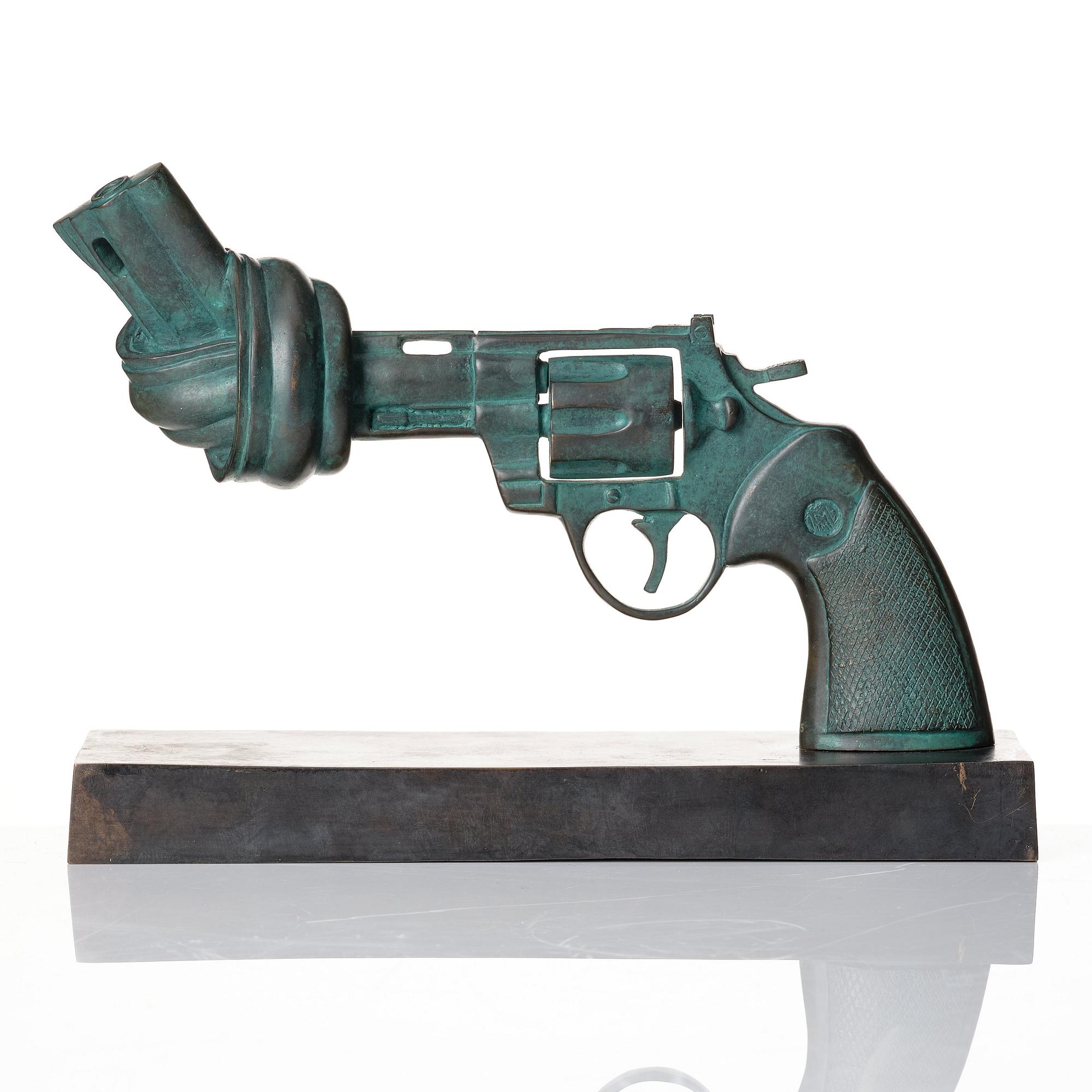 Carl Fredrik Reuterswärd, "Non-violence".