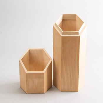 AN OLOF PIRA BOX WITH LID.