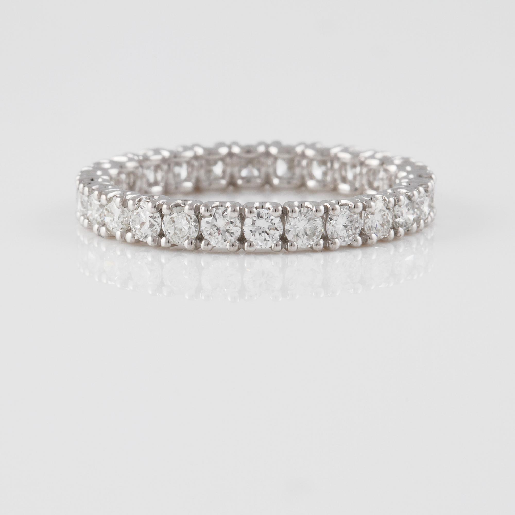 RING, 18K vitguld med briljantslipade diamanter ca 1.20 ct. Vikt 2,0 gram.