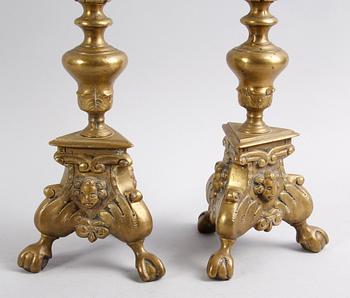 LJUSSTAKAR, ett par, malm, barockstil, 1900-tal.