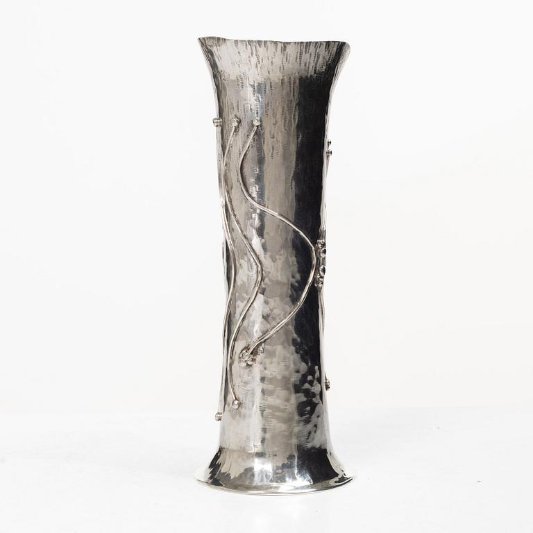 Bernd Janusch, Vase, sterling silver, Rosa Taikon Janusch, Stockholm, 1980.