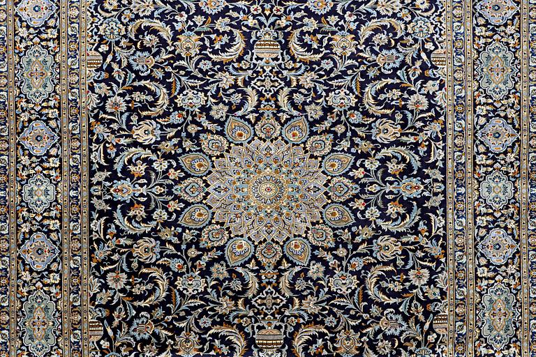 A Kashan carpet, c. 410 x 311 cm.