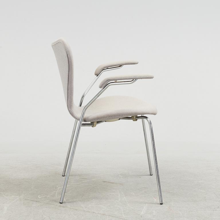 ARNE JACOBSEN ARMCHAIR "SJUAN" FOR FRITZ HANSEN. DENMARK, 1984.