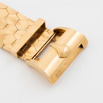 A bracelet 18K gold in the form of a belt.