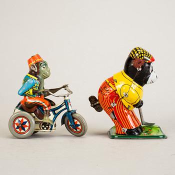 A lot of three tinplate toys Japan and Germany 1950s.