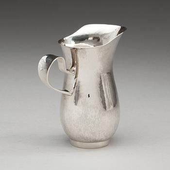 A Sigurd Persson silver jug, Stockholm 1949.