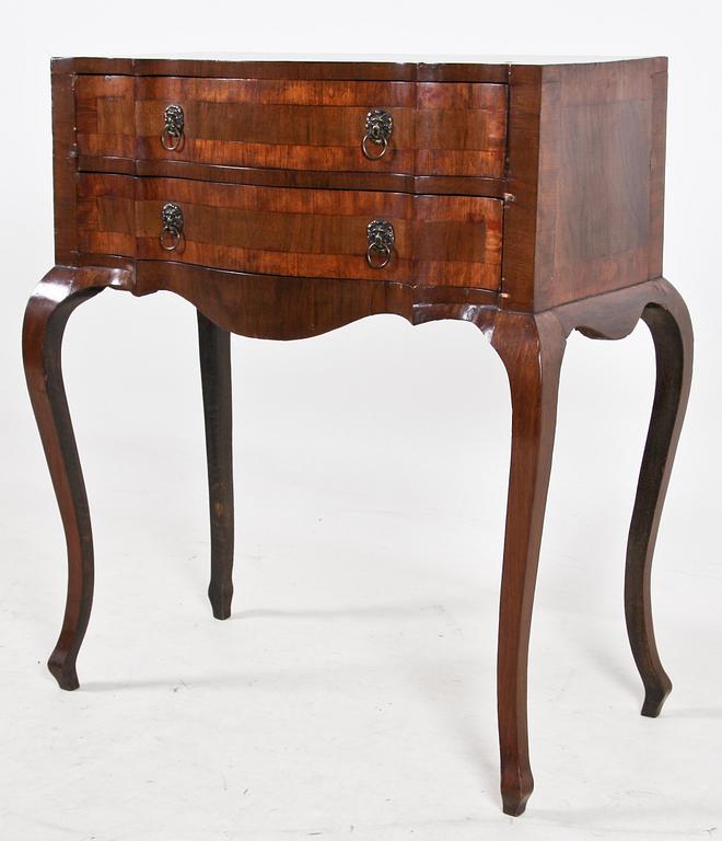 BYRÅ, rokokostil, 1900-tal.