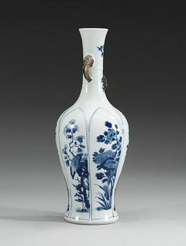 A blue and white vase, Qing dynasty, Kangxi (1662-1722).