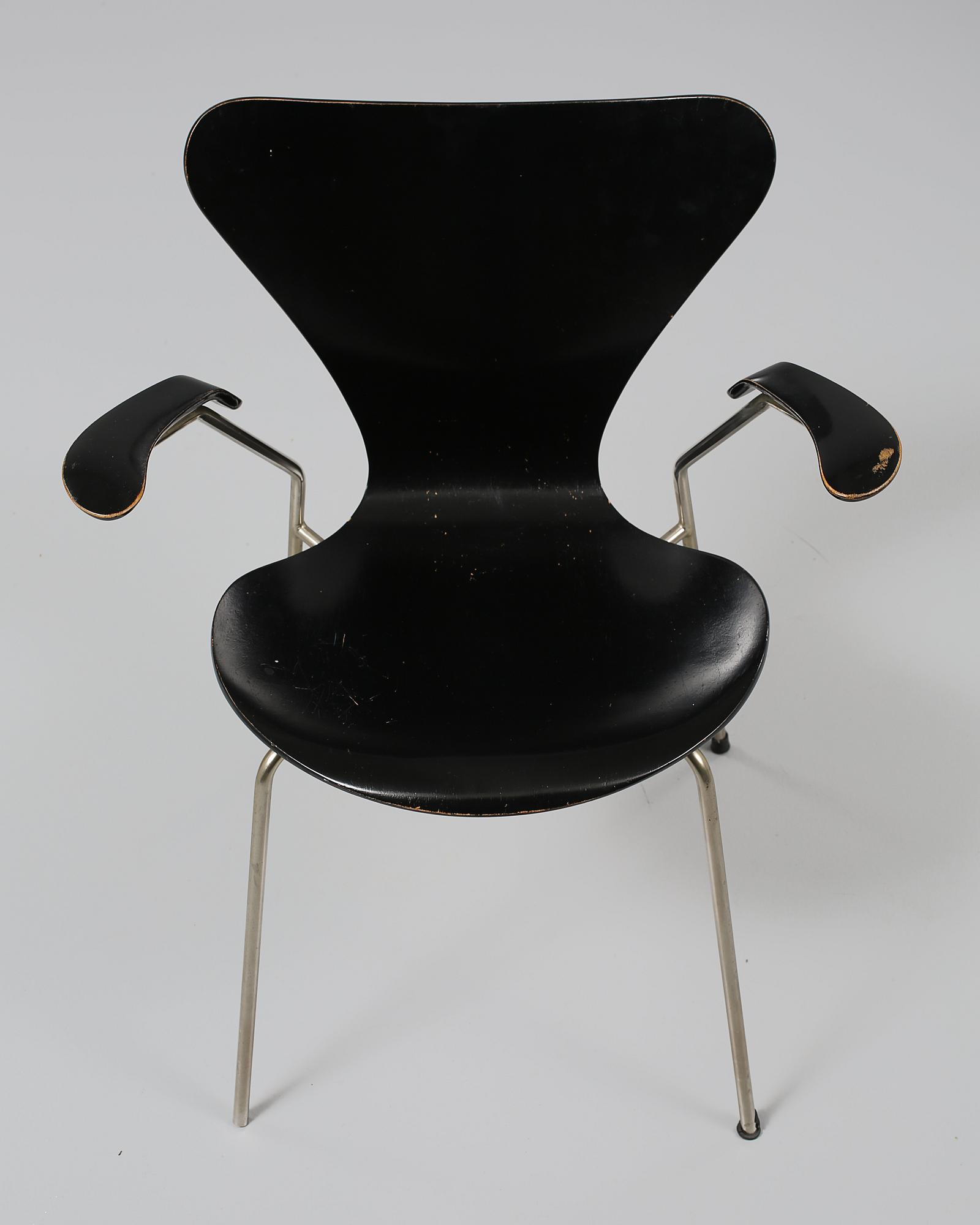 KARMSTOL, "Sjuan", Arne Jacobsen för Fritz Hansen, modell formgiven 1955.