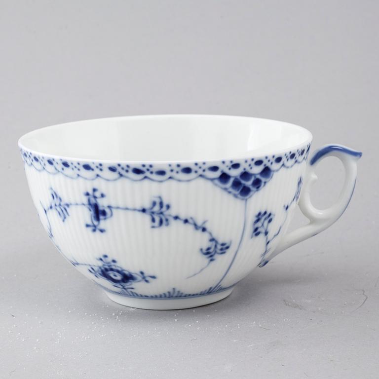 A porcelain tableware set of 69 pcs, "Musselmalet" by Royal Copenhagen, second half of the 20th century.