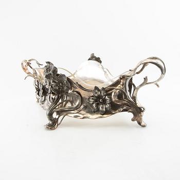 Jardinière Wurtembergische Metalwaren fabrik Art Nouveau around 1900 silver-plated (Britannia metal).